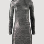 Plissee Kleid Silber von Designer Stefan Eckert aus elastischem und leichtem Polyamid. Erhältlich in Hamburg, London, New York, London und Paris. Pleated dress by designer Stefan Eckert made of elastic and lightweight polyamide. Available in Hamburg, London, New York, London and Paris.