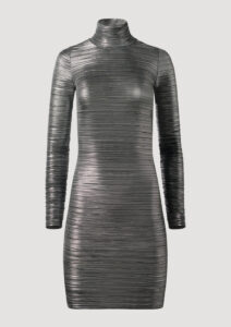 Plissee Kleid Silber von Designer Stefan Eckert aus elastischem und leichtem Polyamid. Erhältlich in Hamburg, London, New York, London und Paris. Pleated dress by designer Stefan Eckert made of elastic and lightweight polyamide. Available in Hamburg, London, New York, London and Paris.