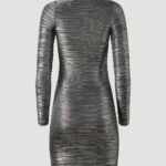 Plisseekleid von Designer Stefan Eckert aus elastischem und leichtem Polyamid. Erhältlich in Hamburg, London, New York, London und Paris. Pleated dress by designer Stefan Eckert made of elastic and lightweight polyamide. Available in Hamburg, London, New York, London and Paris.