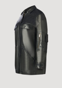Lederjacke im Workerstyle für Damen aus Lammleder schwarz von Designer Stefan Eckert. Erhältlich in Hamburg, London, New York, London und Paris. Worker style leather jacket for women in lamb leather black by designer Stefan Eckert. Available in Hamburg, London, New York, London and Paris.
