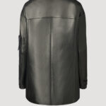 Lederjacke im Workerstyle für Damen aus Lammleder schwarz von Designer Stefan Eckert. Erhältlich in Hamburg, London, New York, London und Paris. Worker style leather jacket for women in lamb leather black by designer Stefan Eckert. Available in Hamburg, London, New York, London and Paris.
