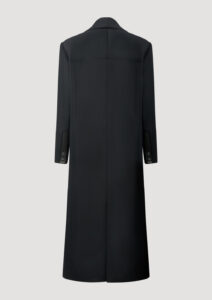 Doppelreihiger Kaschmirmantel für Damen in schwarz von Designer Stefan Eckert. Erhältlich in Hamburg, London, New York, London und Paris. Double-breasted cashmere coat for women in black by designer Stefan Eckert. Available in Hamburg, London, New York, London and Paris.